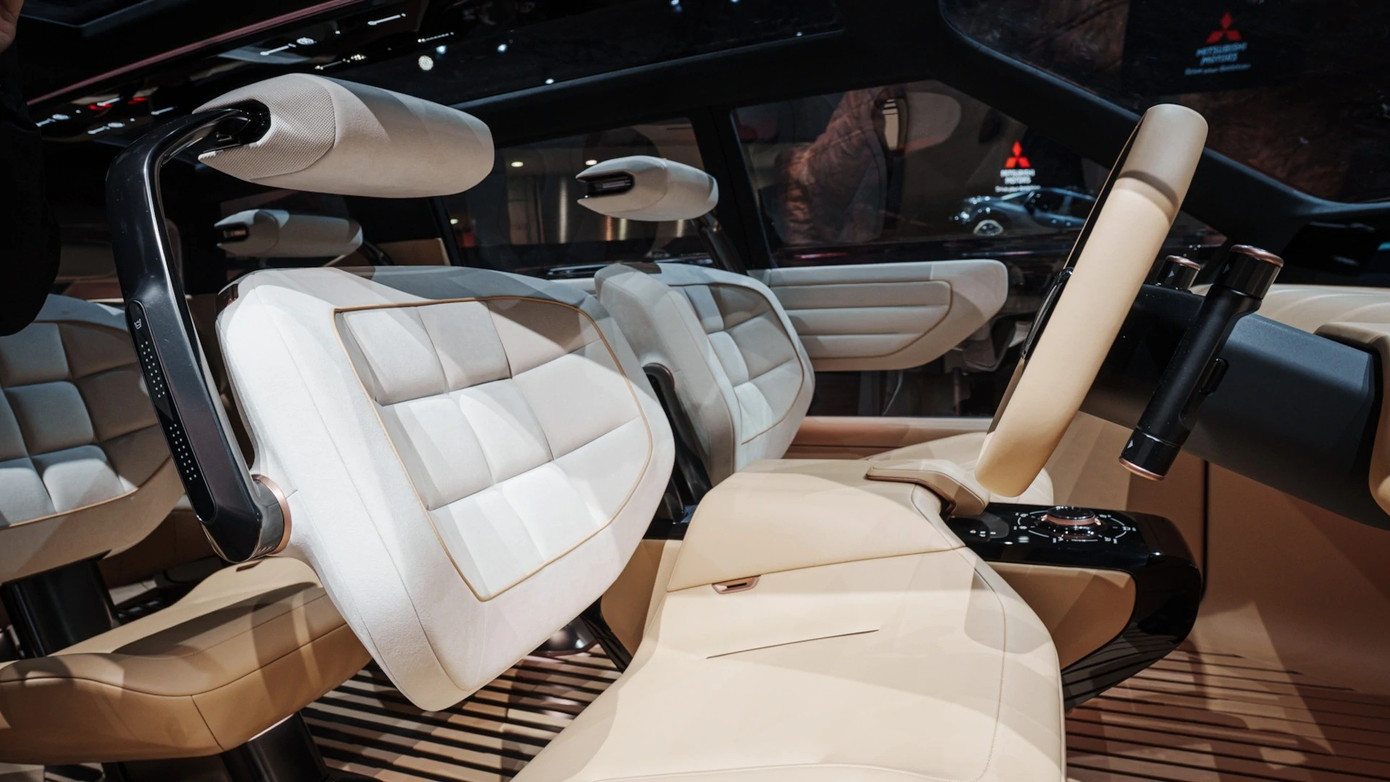 mitsubishi-elevance-concept-inte.jpg