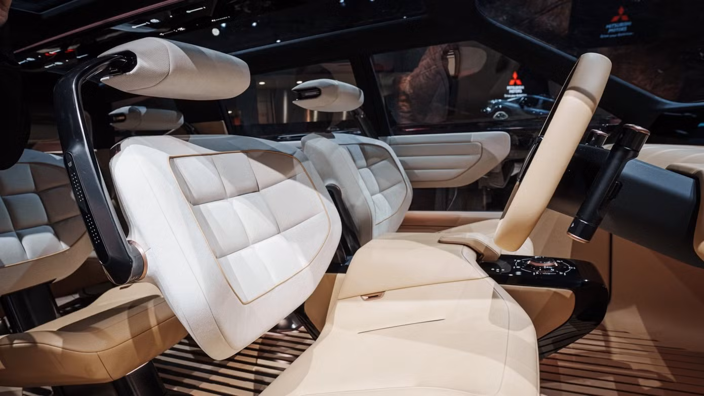 mitsubishi-elevance-concept-inte.jpg