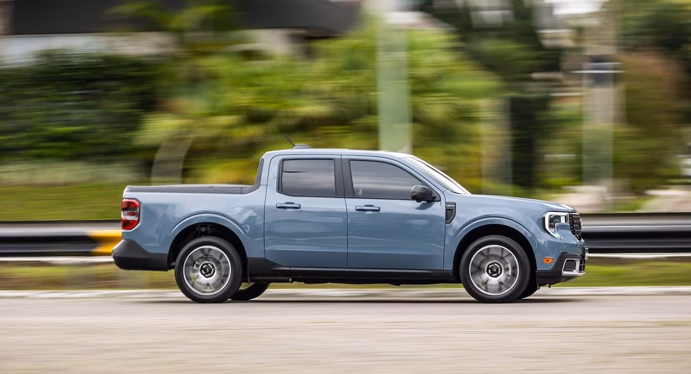 2025-ford-maverick-hybrid-awd-exterior-002-side.jpg