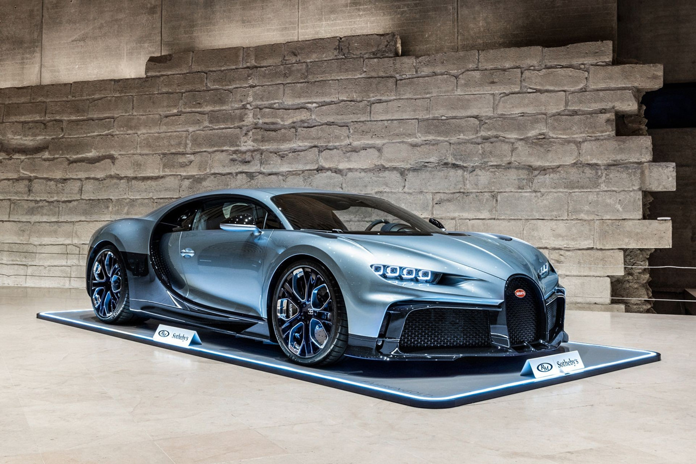 01-bugatti-chiron-profilee-auction.jpg