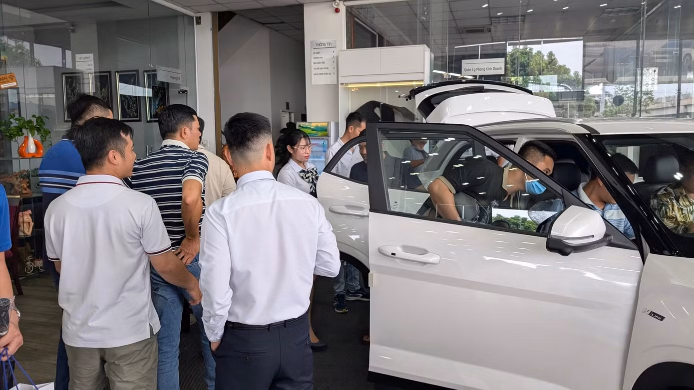 mua-xe-o-to-hyundai.jpg
