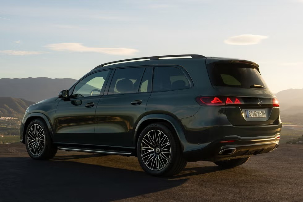 mercedes-benz-gls-2027-1.jpg
