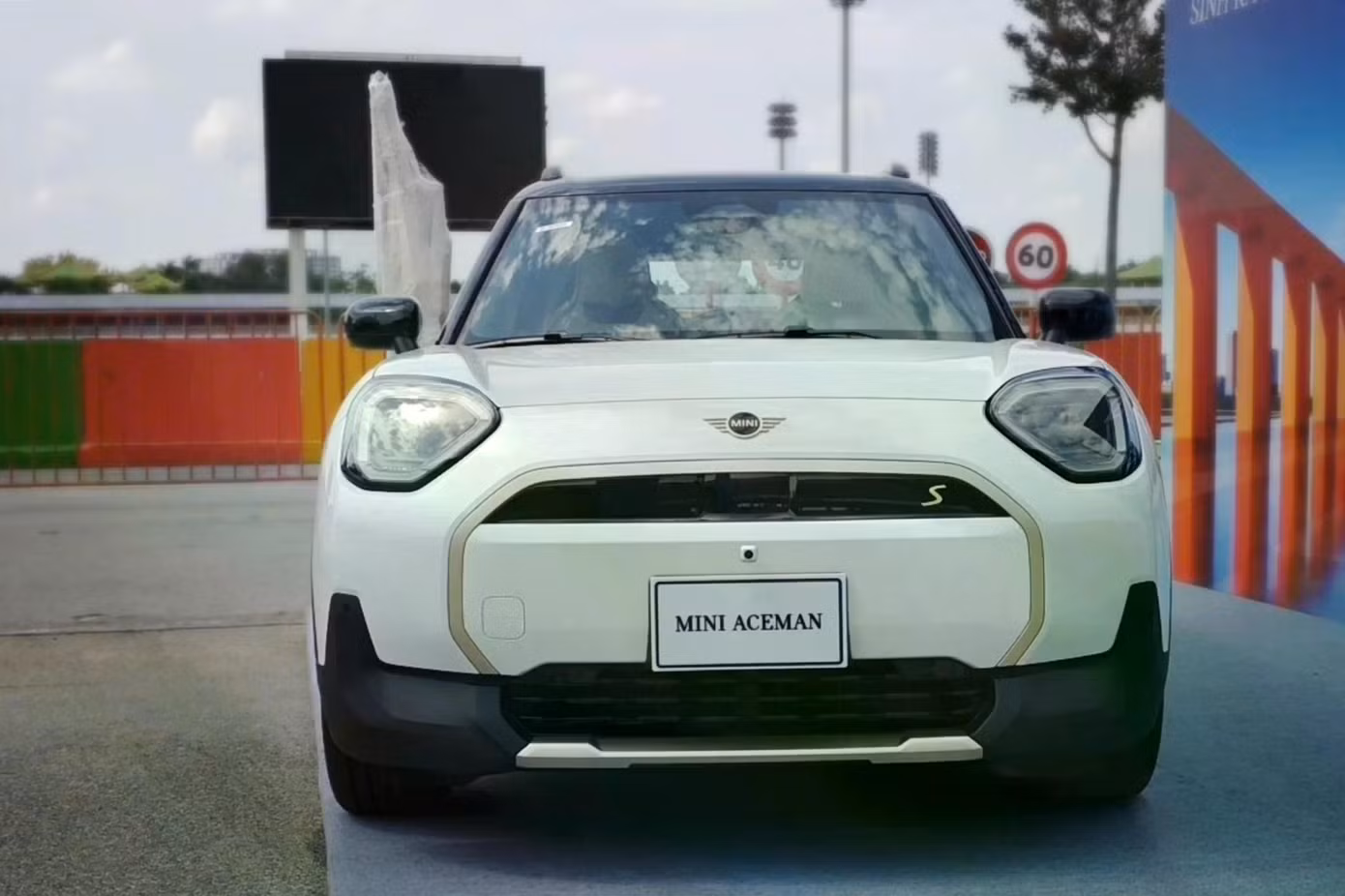 Dễ dàng nhận ra những chi tiết thiết kế quen thuộc của các dòng sản phẩm Mini trên mẫu Aceman.