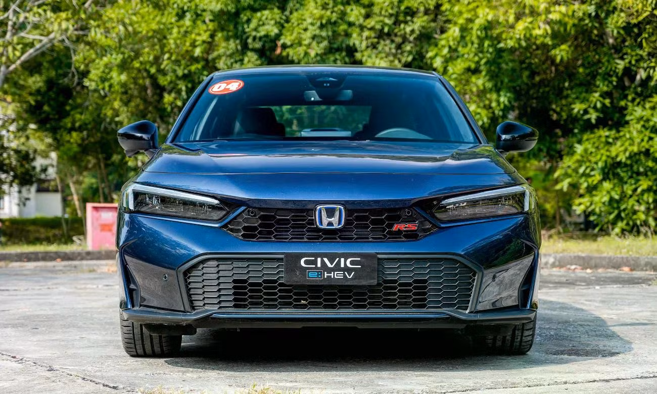 dau-xe-honda-civic-xanh-e-hev-rs-2025.jpg