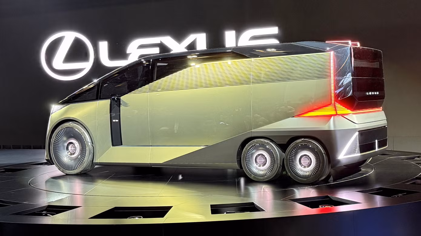 lexuslssix-wheeledminivanconcept2.jpg