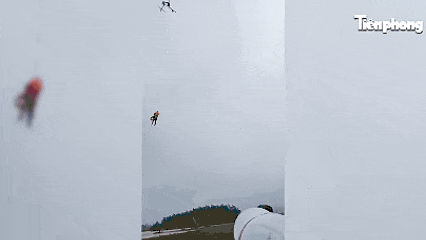 CLIP: Dùng Drone cứu người bị mắc kẹt dưới sông ở Đắk Lắk