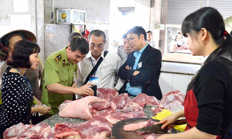 Dự báo, trong thời gian tới sẽ có nhiều diễn biến phức tạp, trong tất cả các khâu sản xuất, kinh doanh, dịch vụ với tác động nghiêm trọng như vấn đề sử dụng hóa chất độc hại, gây nguy cơ ung thư, tạo màu, tạo mùi... Ảnh minh họa