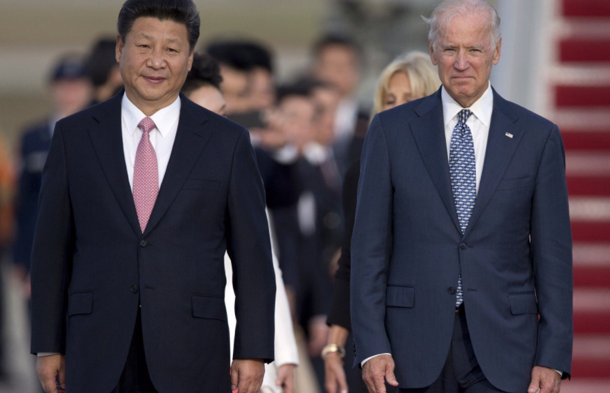 Ông Tập Cận Bình và ông Joe Biden trong cuộc gặp năm 2015. (Ảnh: AP)