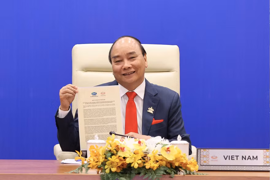 Thủ tướng Nguyễn Xuân Phúc tham dự hội nghị trực tuyến. (Ảnh: Mofa)