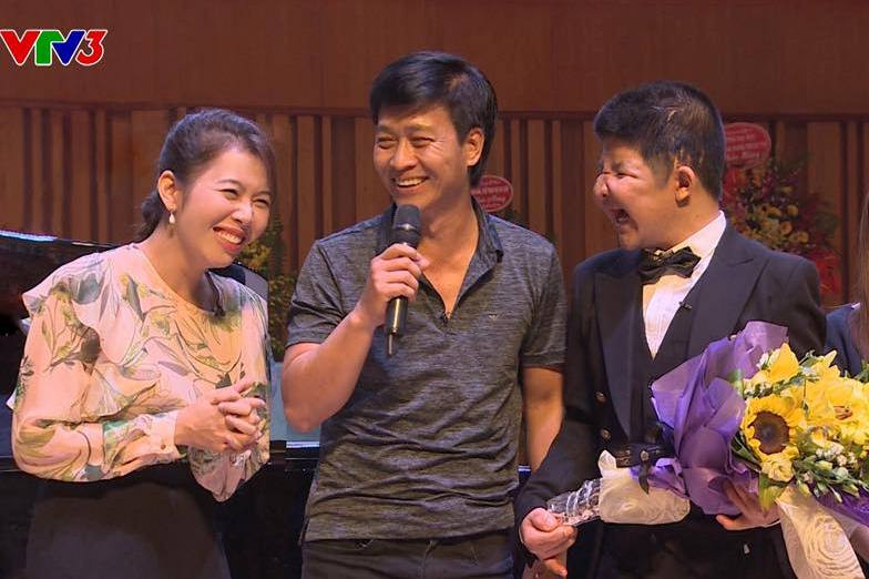 Câu chuyện của diễn viên Quốc Tuấn và con trai nhận được sự chia sẻ của hàng triệu khán giả.