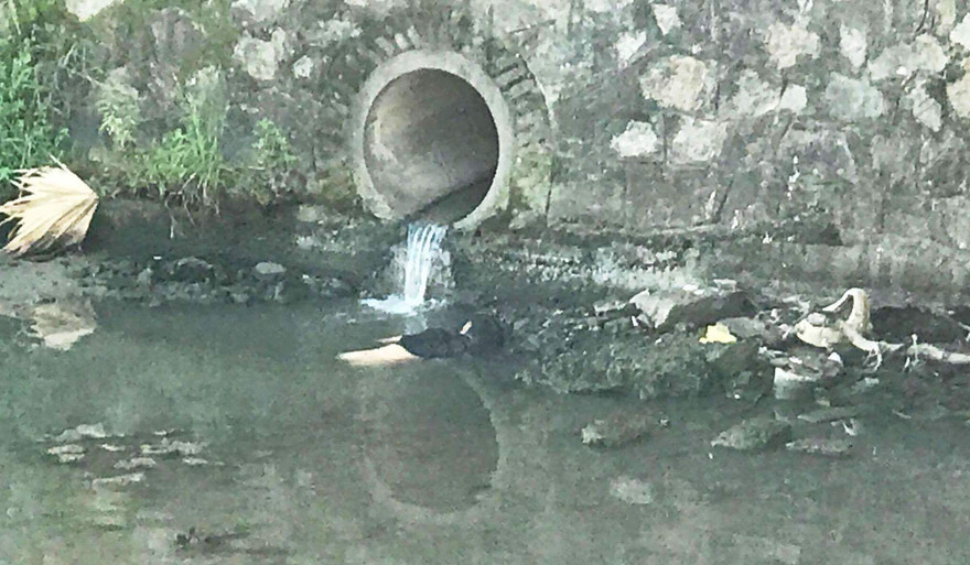 Nạn nhân là một người đàn ông trung niên từng sống không xa khu vực xảy ra vụ việc. 