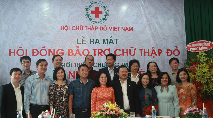 Thành viên Hội đồng bảo trợ Chữ thập đỏ ra mắt.