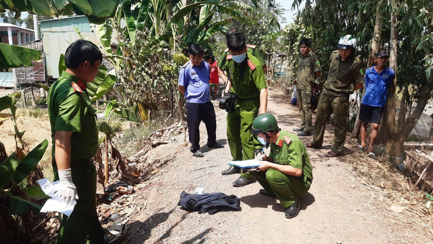 Công an điều tra vụ việc tên trộm chó dùng súng tự chế bắn chết người ở Long An. Ảnh báo Long An