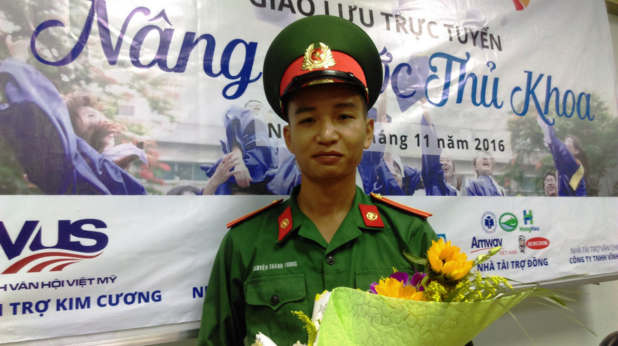 Chàng tân thủ khoa trường sỹ quan Nguyễn Thành Trung. Ảnh: Việt Văn.
