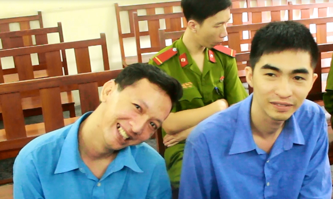 Hai bị cáo tại tòa. Ảnh: Tân Châu.