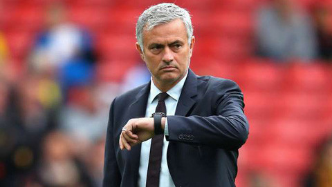 Cầu thủ M.U bức xúc vì cách Mourinho đối xử với Shaw
