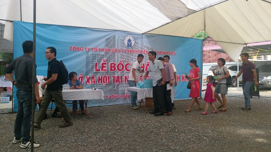 Nhà ở xã hội vừa bốc thăm, "cò" đã xuất hiện gạ tiền chênh