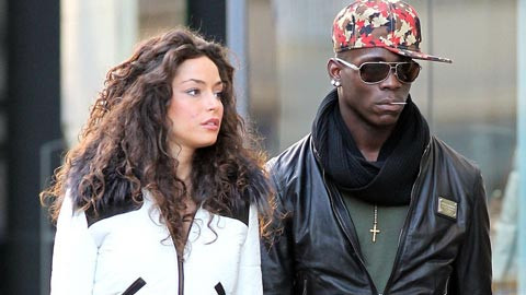 Bồ cũ Balotelli mất 'cái ngàn vàng' cho Ronaldo