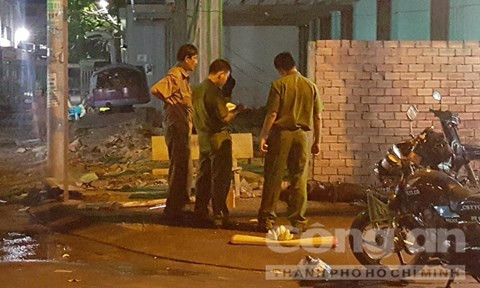 Cơ quan công an đang khám nghiệm hiện trường - Ảnh: Thiên Long