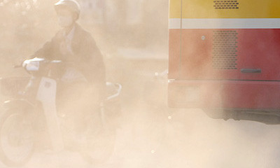 Ô nhiễm bụi trong không khí ở Hà Nội gấp 1,5 lần quy chuẩn cho phép đối với bụi PM2,5. Còn nói thủy ngân lơ lửng trong không khí Hà Nội là không có cơ sở. Ảnh minh họa: Hữu Nghị