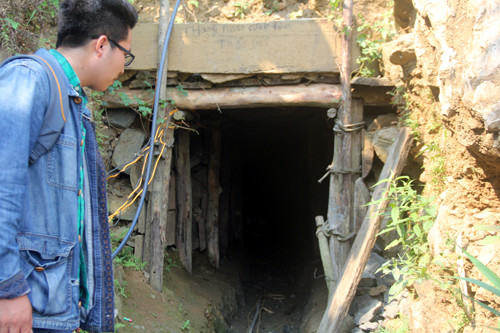 Tin lời thầy bói, bà Thương dốc hết gia tài, vay mượn tiền tỷ để thuê người đào hầm tìm kiếm vàng. Ảnh. Tiến Hùng