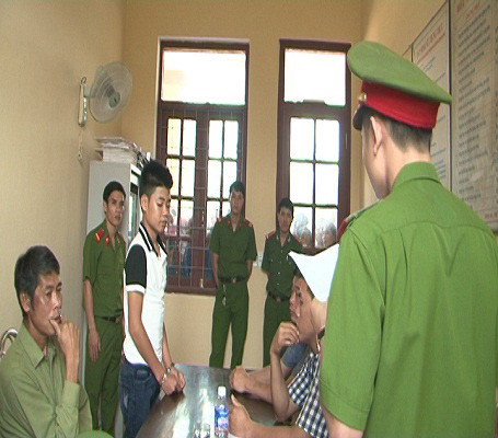 Đối tượng Đinh Phú Quang tại cơ quan công an