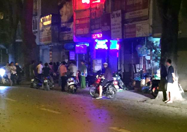 Cảnh sát có mặt tại hiện trường vụ án. Ảnh: Nguyễn Phạm Ngọc Đường