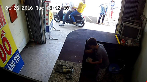 Trước khi lấy trộm tiền Duy đã cố gắng vô hiệu hóa camera an ninh