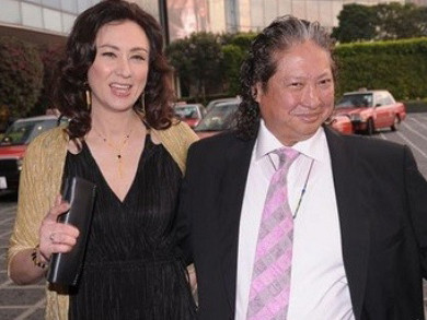 Vợ chồng Hồng Kim Bảo vẫn hạnh phúc dù cho ông có nhiều tai tiếng.