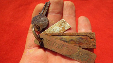 Chùm chìa khóa chiếc xe Mercedes-Benz Wehrmacht được đấu giá từ 120 USD.