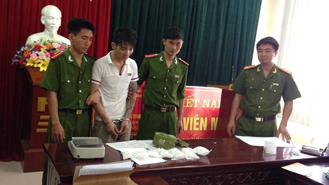 Đối tượng Tài và tang vật tại cơ quan công an.