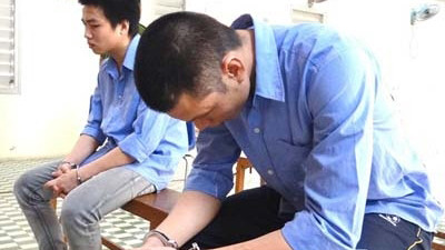 Hai tên “yêu râu xanh” tại cơ quan CSĐT. 