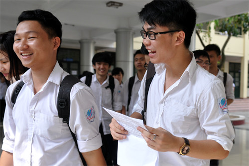 Thí sinh sau giờ thi tốt nghiệp 2014. Ảnh: VnExpress