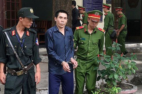 Lê Văn Tấn sau phiên tòa sáng nay 10/4. Ảnh: Tân Châu