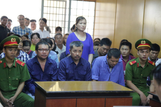 Phiên tòa xét xử băng nhóm in bán logo xe ‘vua’. Ảnh: Tân Châu