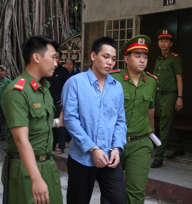 Lê Thanh Bình sau phiên tòa chiều nay 17/4. Ảnh: Tân Châu