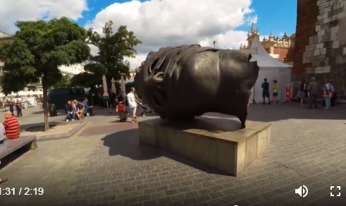 Đến thành phố di sản của Ba Lan xem tượng 'đầu người' độc đáo