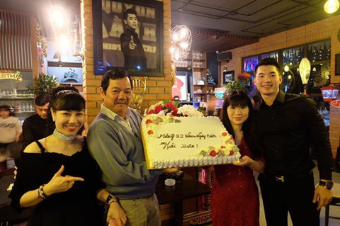 Showbiz 20/4: Trương Nam Thành đón tin vui với vợ doanh nhân hơn 15 tuổi?