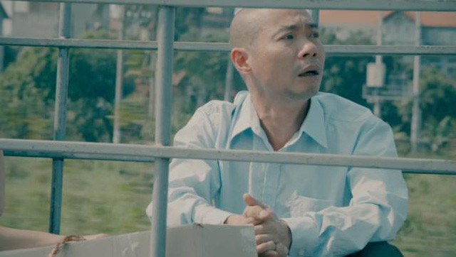 Ảnh chụp màn hình NSƯT Công Lý trong phim "Những cô gái trong thành phố" được MC Thảo Vân chia sẻ trên trang cá nhân.