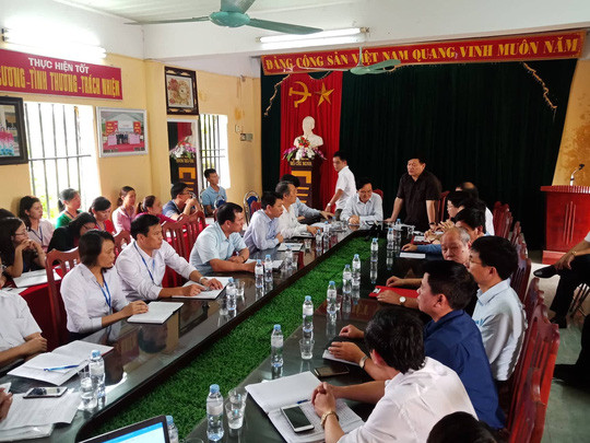 Ông Nguyễn Văn Phóng, Chủ tịch UBND tỉnh Hưng Yên, thông tin tại cuộc làm việc với bộ trưởng Bộ GD-ĐT hôm 31/3