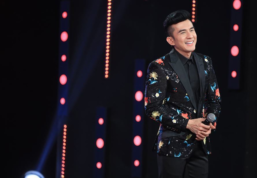 Đan Trường lên tiếng bảo vệ khi Thanh Duy bị chỉ trích làm "lố" trên sóng truyền hình. 