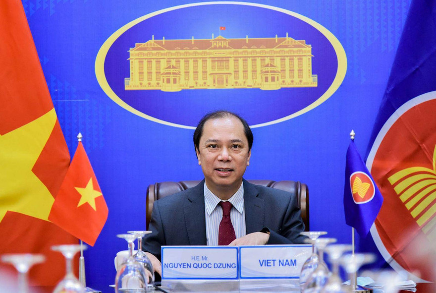 Thứ trưởng Nguyễn Quốc Dũng tham dự cuộc họp. (Ảnh: Mofa)