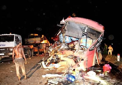 Khám sức khỏe định kỳ hằng năm cho tài xế nhằm hạn chế tối đa những vụ tai nạn như thế này có thể xảy ra. Ảnh minh họa