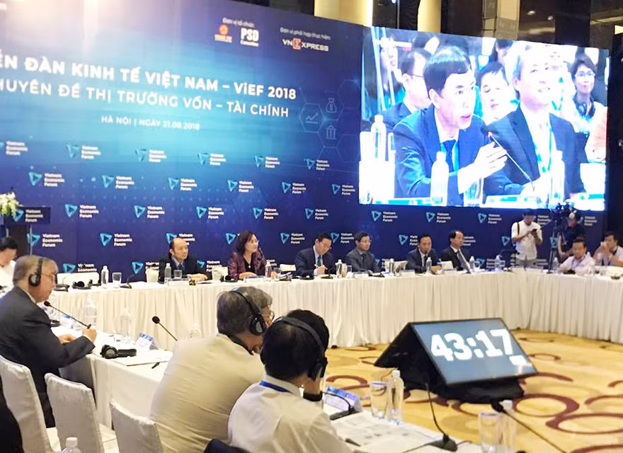 Diễn đàn chuyên đề Vốn – Tài chính dành nhiều thời gian thảo luận về các phương án quản lý vốn và tài chính của doanh nghiệp Việt Nam