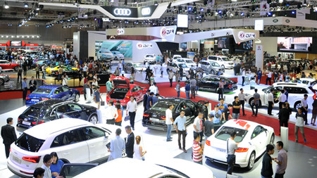 Nhiều mẫu xe nhập khẩu chưa thể về Việt Nam dịp đầu năm 2018 do vướng Nghị định 116. Ảnh minh họa của: Tuấn Nguyễn