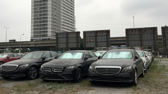 Lượng ô tô nhập khẩu về Việt Nam tăng lên dịp cuối năm