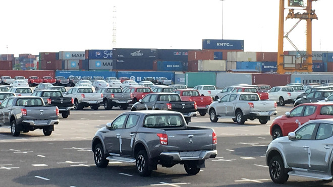 Ô tô miễn thuế về chật kín cảng Tân Vũ, Hải Phòng. Ảnh: Tuấn Nguyễn 