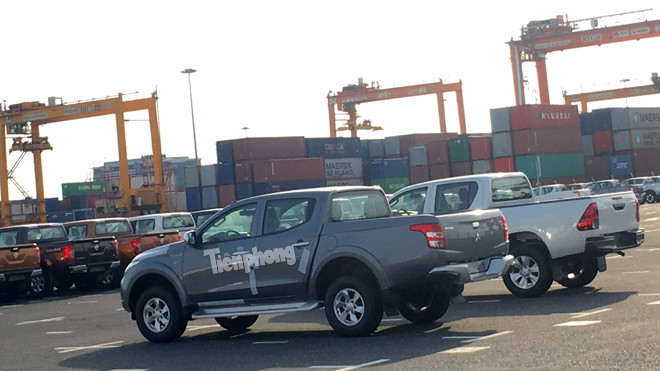 Các hãng xe bắt đầu ồ ạt nhập xe về chạy đua bán hàng dịp cuối năm