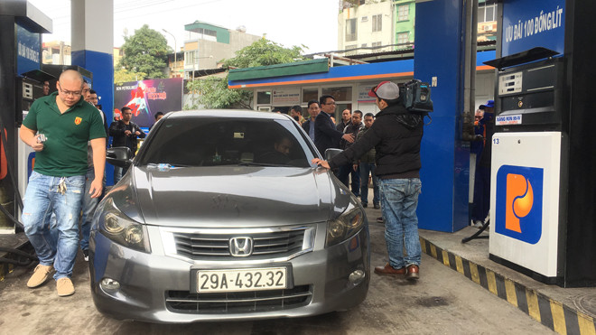 Phó Thủ tướng yêu cầu Bộ Công Thương chủ trì phối hợp với Bộ Tài chính đẩy nhanh tiến độ nghiên cứu, sửa đổi Nghị định về kinh doanh xăng dầu