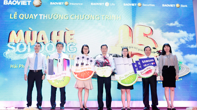 Niềm vui của những khách hàng trúng giải trong lễ quay thưởng tại Hải Phòng 